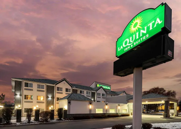 La Quinta By Wyndham Logan Hotel