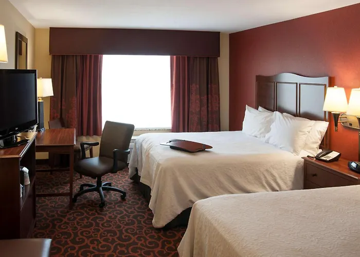 Watertown Hotels With Jacuzzi in Room