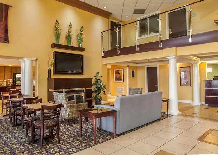 Quality Inn & Suites St Charles -West Chicago