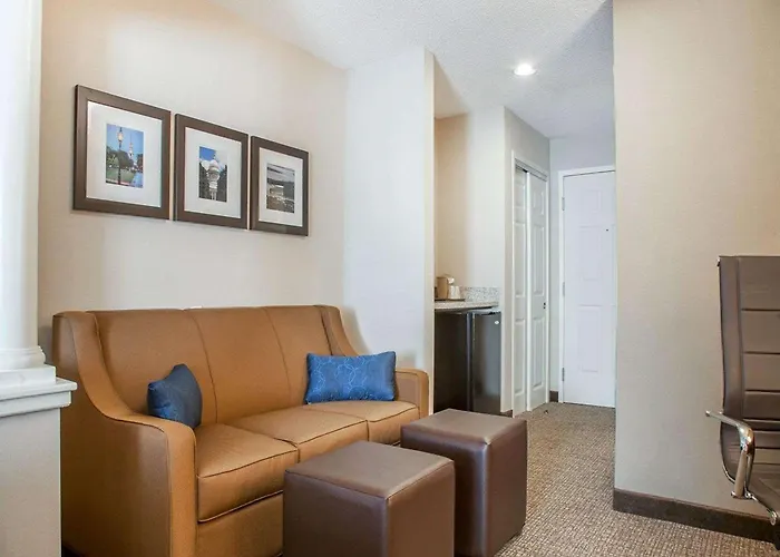 Comfort Suites West Warwick - Providence