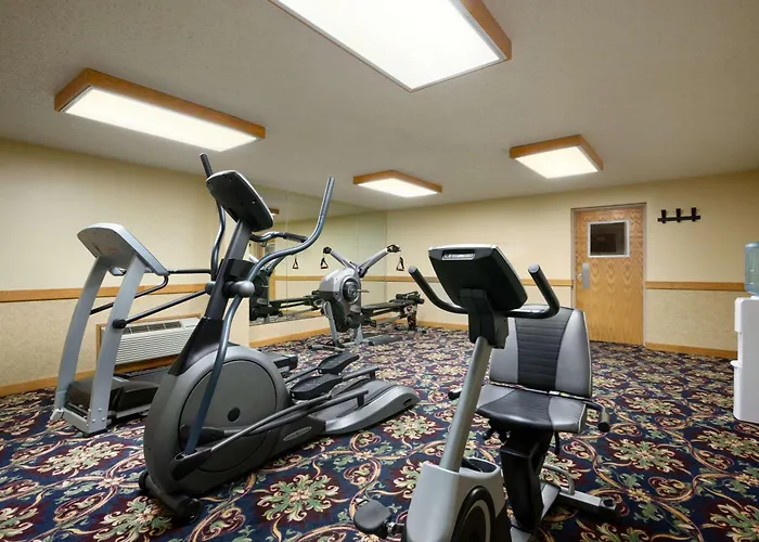 Ramada By Wyndham Bismarck Hotel