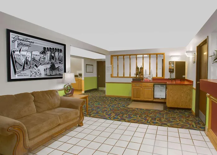 Super 8 By Wyndham Radford Va