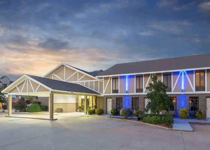 Super 8 By Wyndham Bentonville