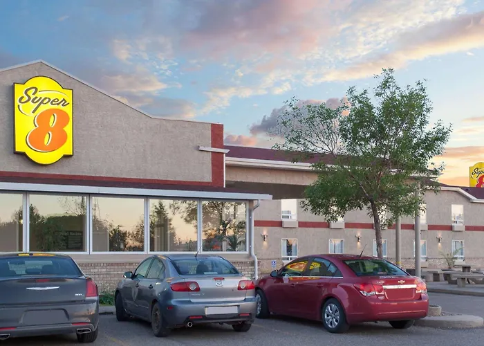 Super 8 By Wyndham Brandon Mb Motel