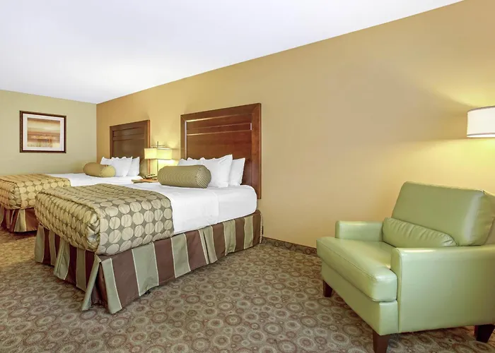 La Quinta By Wyndham Dickinson Hotel