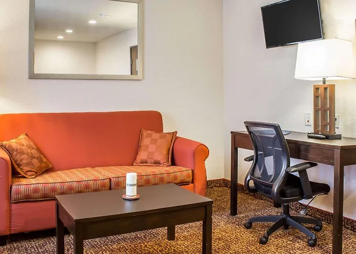 Rodeway Inn & Suites Near Okoboji Lake Milford