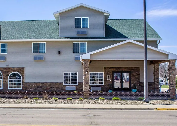 Rodeway Inn & Suites Near Okoboji Lake