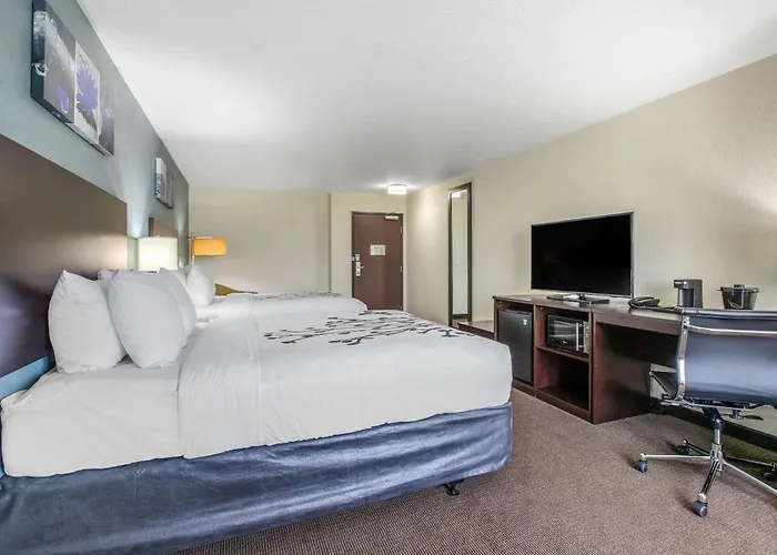 Ankeny Hotels With Jacuzzi in Room