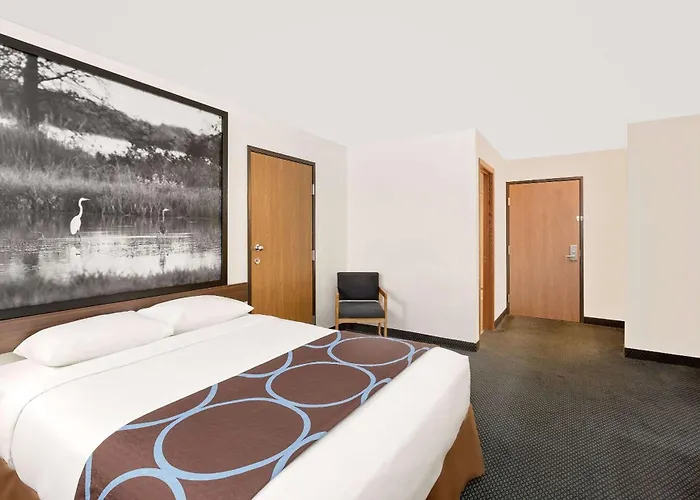 Super 8 By Wyndham St. James