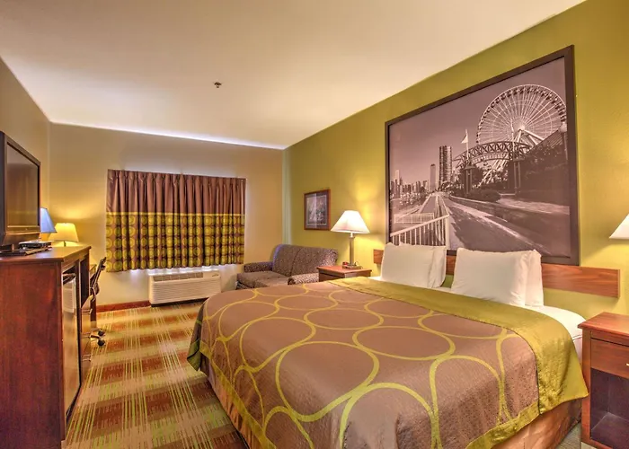 Super 8 By Wyndham Waterloo Hotel