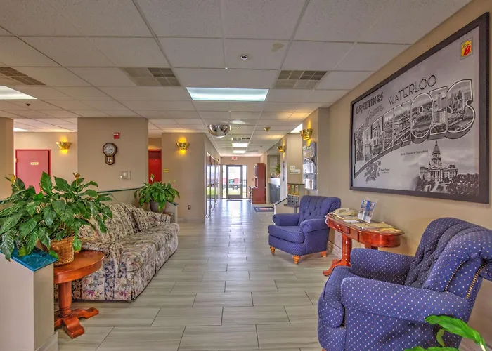 Super 8 By Wyndham Waterloo