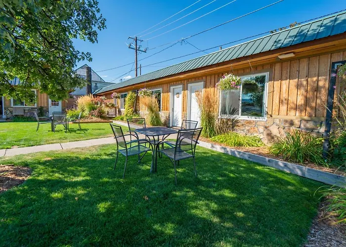 Evergreen Motel