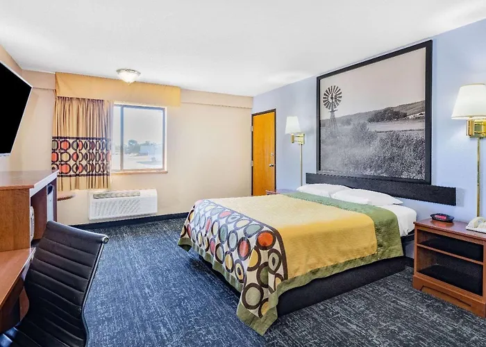 Super 8 By Wyndham Valentine Ne Hotel