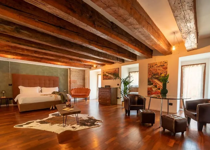 Aurelia Luxury - Piazza delle Erbe