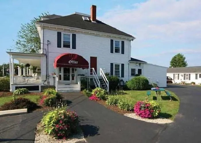 Carriage House Cottages & Suites