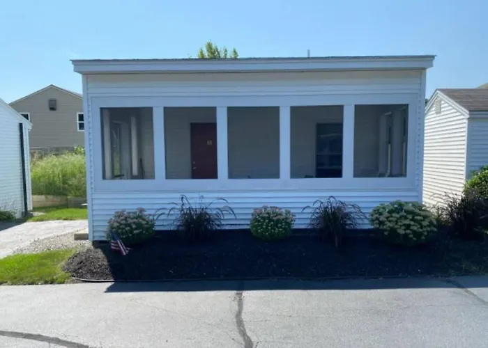 Carriage House Cottages & Suites
