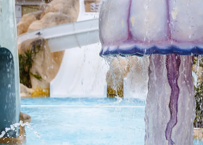 Fergus Club Pineda Splash