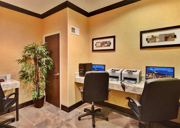 Holiday Inn Express & Suites Albuquerque Airport By Ihg