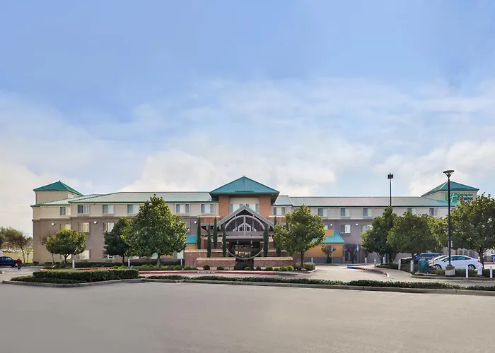 Holiday Inn Express & Suites Elk Grove Central - Hwy 99 By Ihg