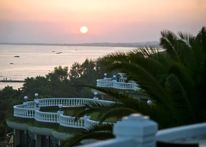 Sunrise Queen Luxury Hotel Side