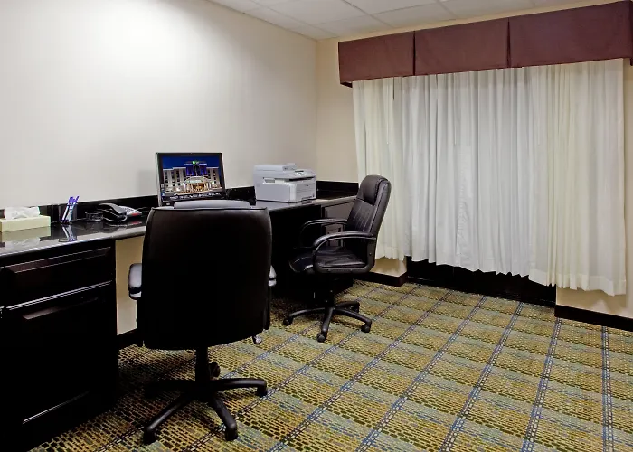 Holiday Inn Express Hotel & Suites Hope Mills-Fayetteville Airport By Ihg