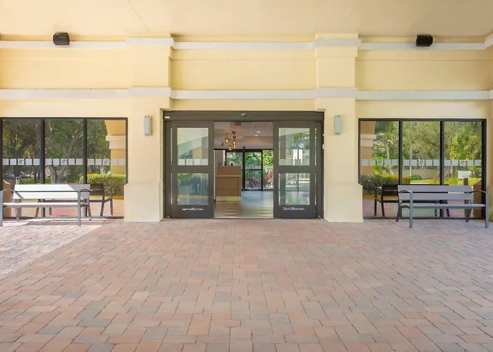 Holiday Inn & Suites Boca Raton - North