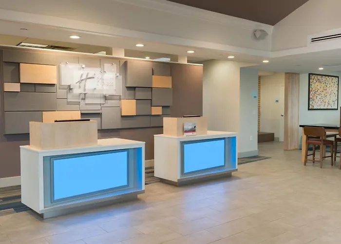 Holiday Inn Express & Suites Springfield By Ihg
