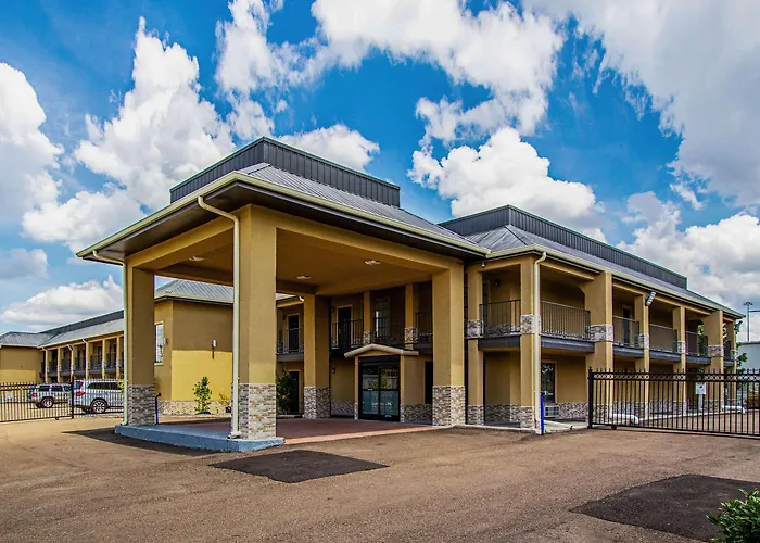 Super 8 By Wyndham Jackson Ms Near The Fairgrounds