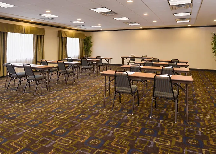 Holiday Inn Express & Suites Bridgeport By Ihg