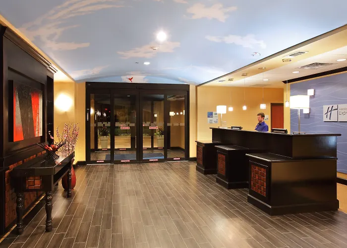 Holiday Inn Express & Suites East By Ihg