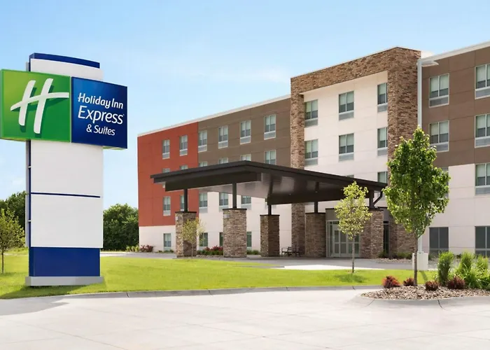 Holiday Inn Express & Suites Warrensburg North By Ihg