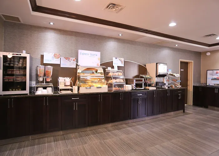 Holiday Inn Express Hotel & Suites Vernon By Ihg