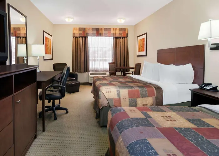 Ramada By Wyndham Weyburn Hotel