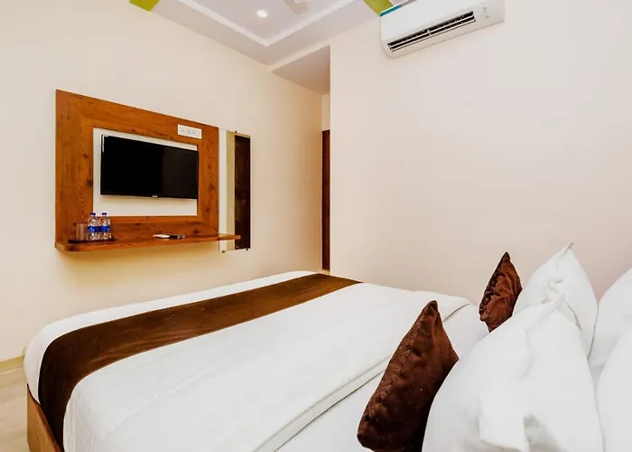 Hotel Raheja Residency