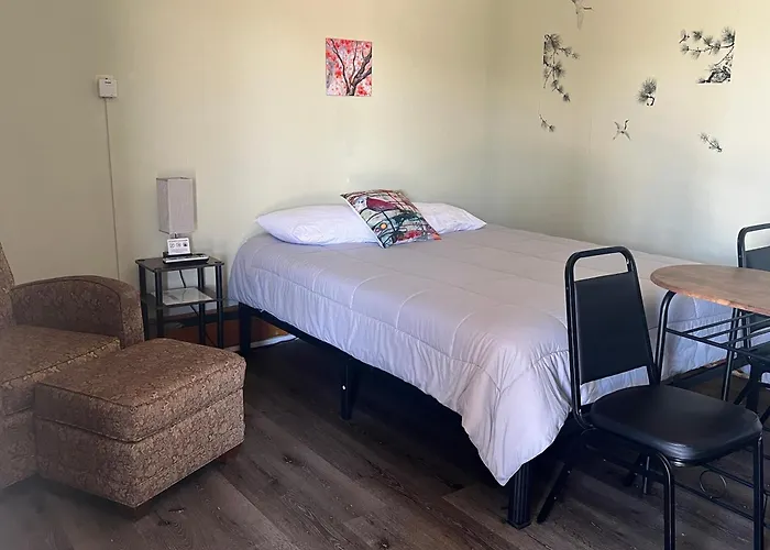 Midtown Inn & Suites