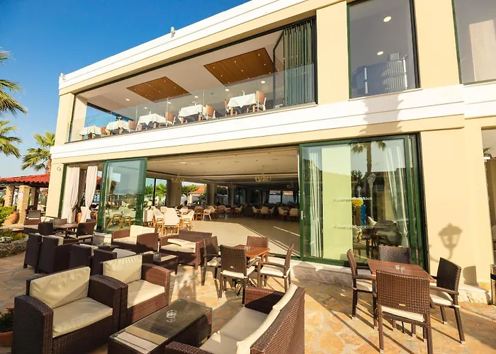 Robolla Beach Aparthotel