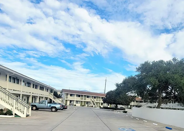 Soledad Motel 8