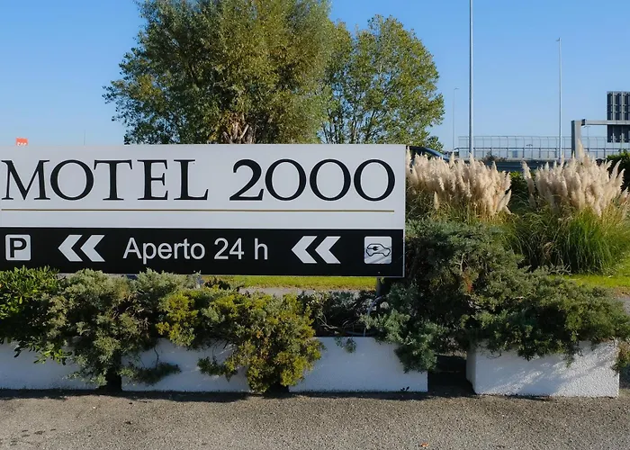 Motel 2000