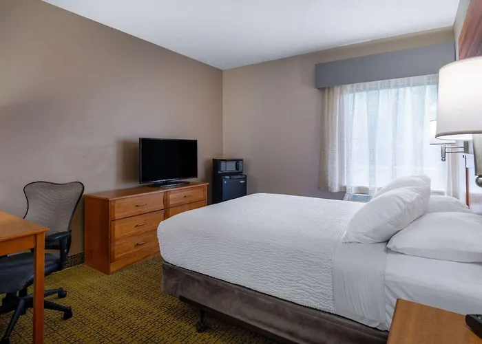 Days Inn & Suites By Wyndham Madison