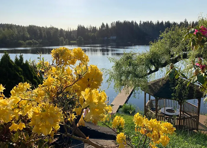 Cottage Lake Bed And Breakfast