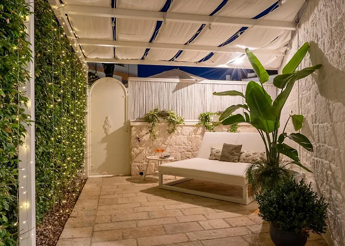Bed and Breakfast La Mandorla Luxury Trullo Alberobello