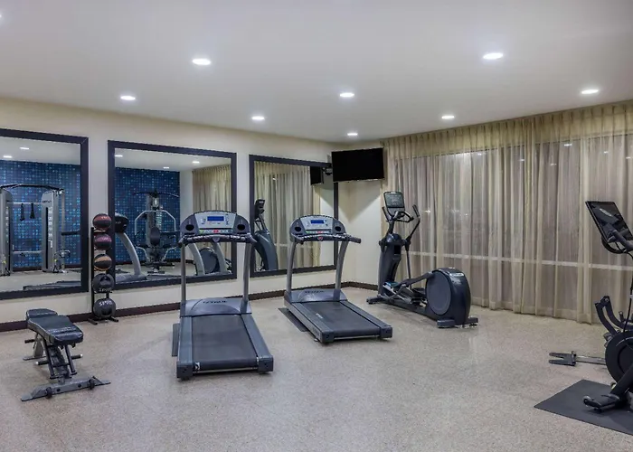 La Quinta By Wyndham Artesia Hotel