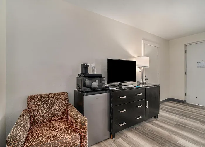Travelodge By Wyndham Traverse City Mi