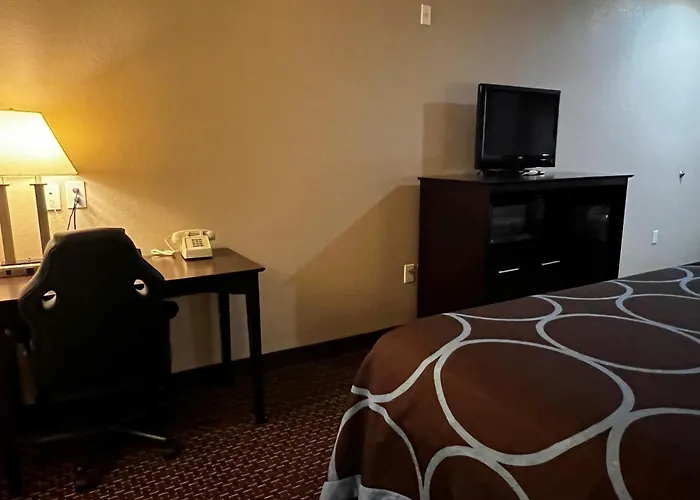 Super 8 By Wyndham Center