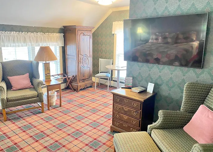 Harbor House Inn