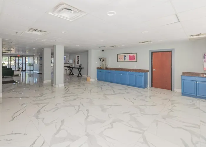 Jamestown Inn & Suites