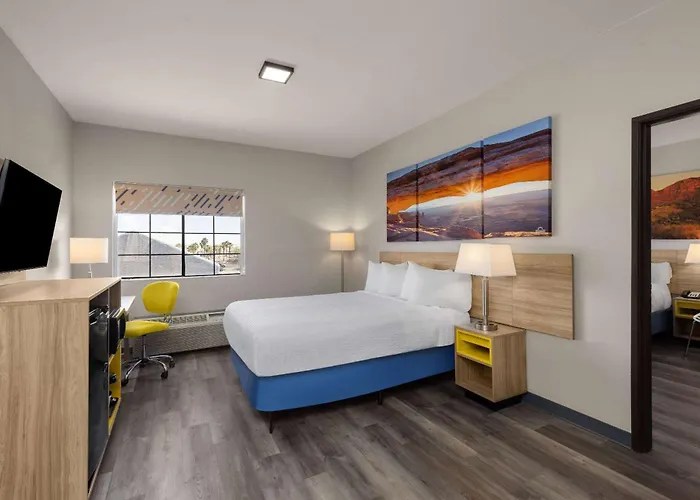 Days Inn & Suites By Wyndham Tucson/Marana Cortaro