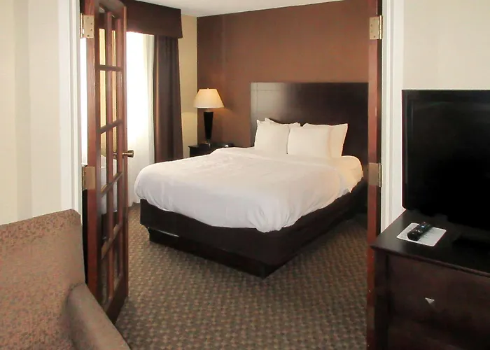 Comfort Inn & Suites Pittsburgh Fox Chapel
