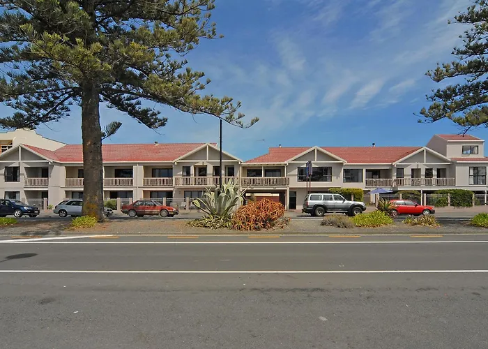 Edgewater Motor Lodge
