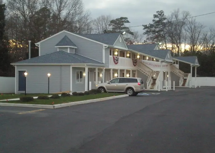 Village Inn & Suites - Smithville